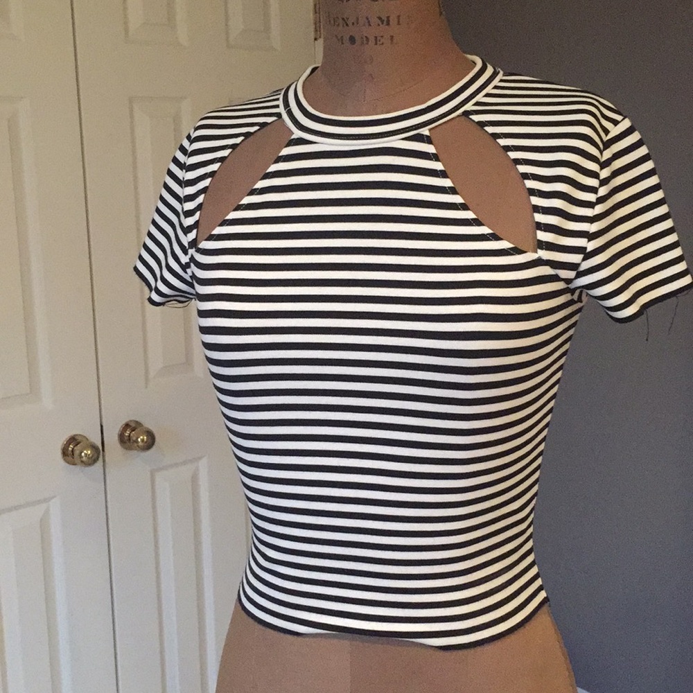 Black and white stripped crop top